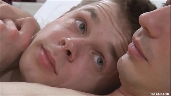 หนุ่มฝรั่งตัวขาวทั้งคู่มาเอากันบนเตียงในห้องพักthai gay